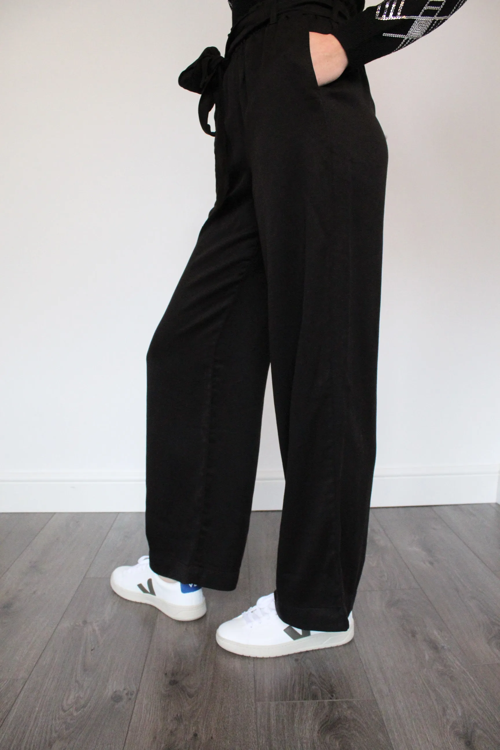 BD Belted Ruffle Edge Wide Leg Pants in Black